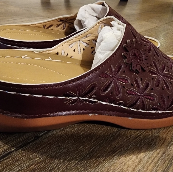 Size 7 Sandals - Never Worn - Picture 3 of 6